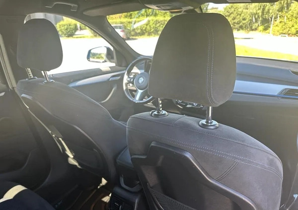 BMW X1 cena 79999 przebieg: 216000, rok produkcji 2018 z Bielawa małe 211